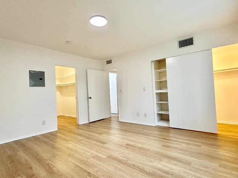 Building Photo - 2038 S Bentley Ave