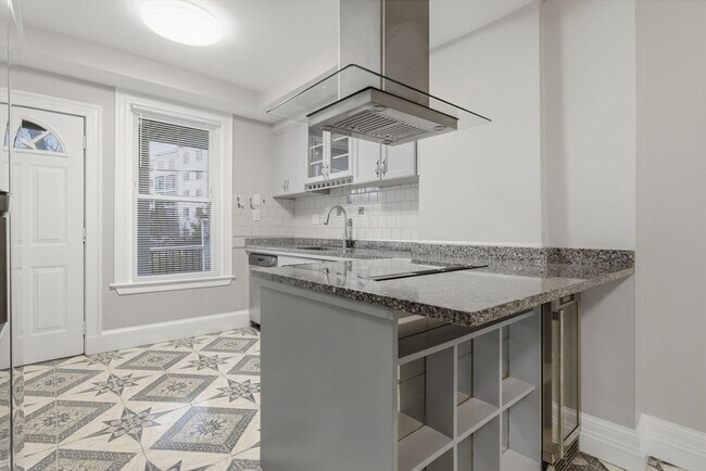 Building Photo - 20 Bennett St