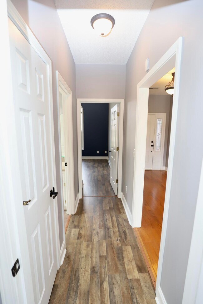 Building Photo - 1855 Beachforest Way