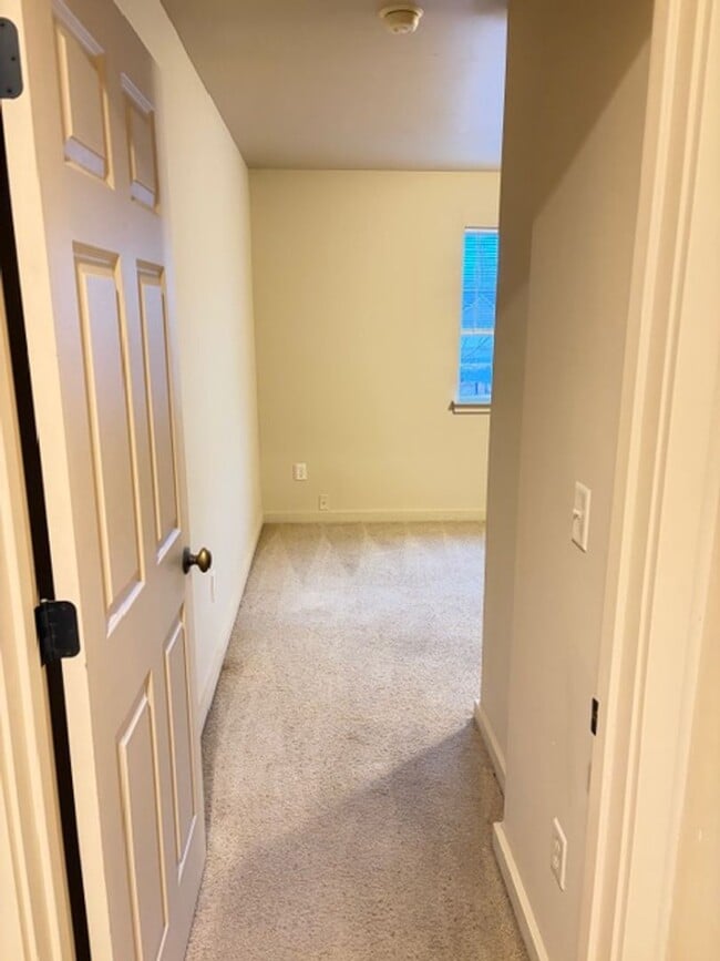 Building Photo - 3 Bedrooms 2 1/2 Bathroom Bozeman Townhouse - Great Location