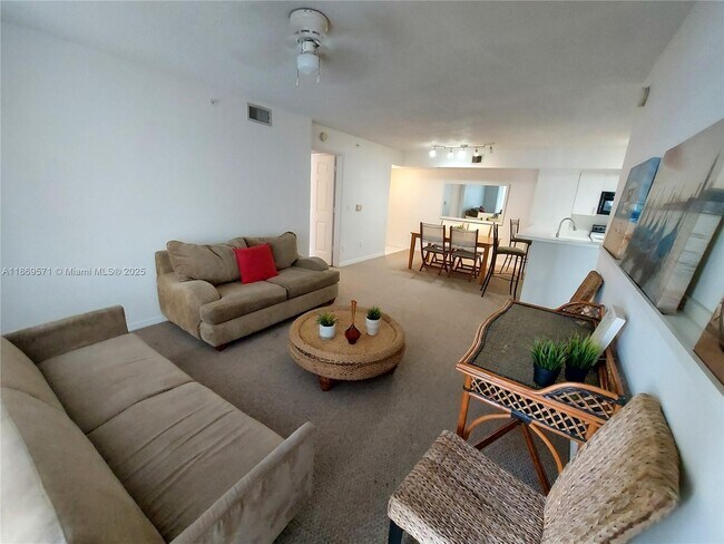 Building Photo - 2640 S University Dr