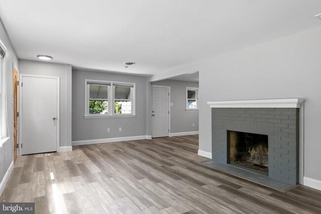 Building Photo - 405 Hamilton Rd