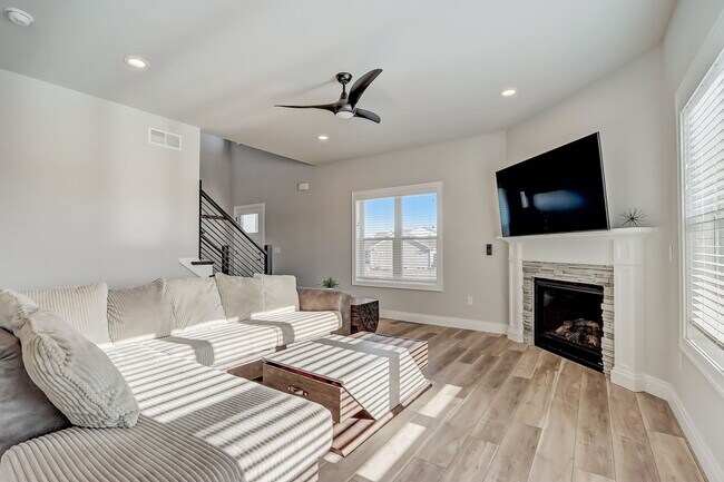 Building Photo - 6549 Pleasant Prairie Dr