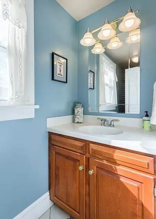 Building Photo - Spacious 4-Bedroom Home with Sunroom, Garage & Private Driveway!