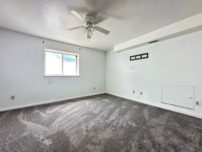 Building Photo - 1034 3350 N