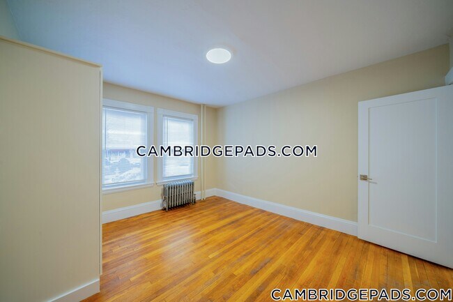 Building Photo - 1590 Cambridge St