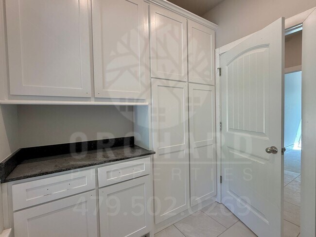 Building Photo - Bella Vista Single-Family Home- 2 Bed/ 2 B...