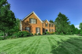 Building Photo - 5 Hidden Valley Way