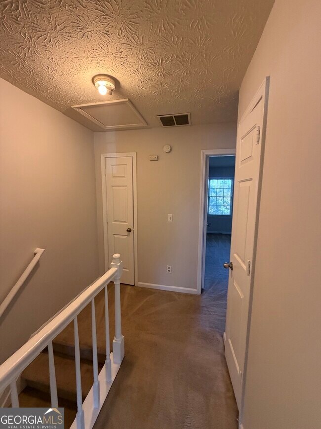 Building Photo - 1337 Sweet Pine Dr