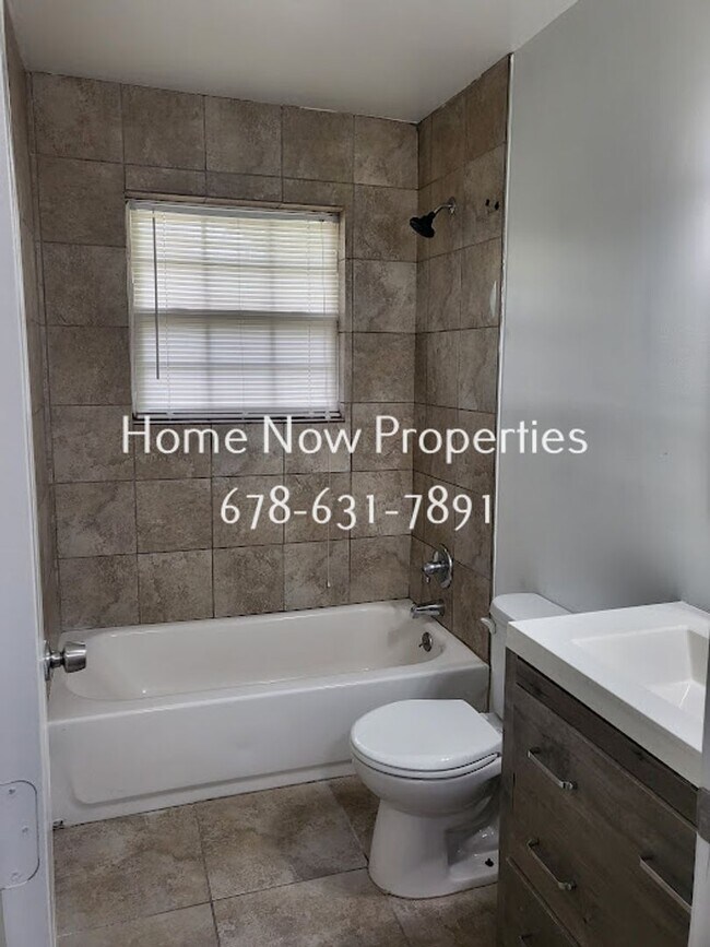 Building Photo - 2730 Pearl St