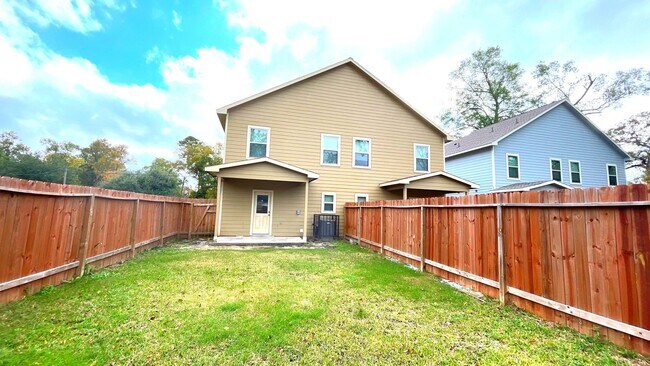 Building Photo - 8215 Gallahad St