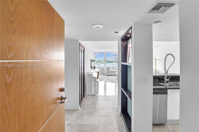 Building Photo - 400 South Pointe Dr