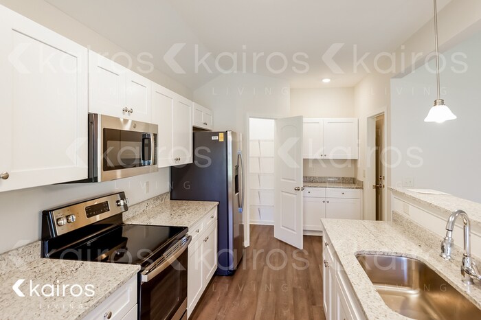 Building Photo - 713 Park Ln
