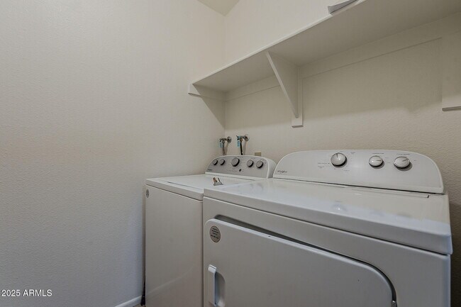 Building Photo - 5136 E Evergreen St