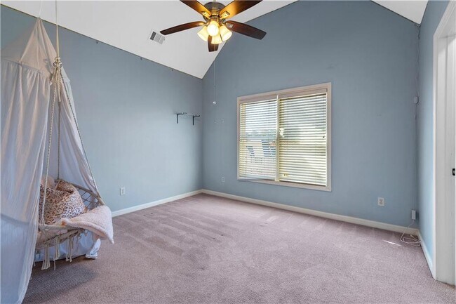 Building Photo - 3713 Lake Edge Dr