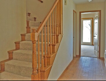 Foyer & stairs - 14849 Ripton Rd