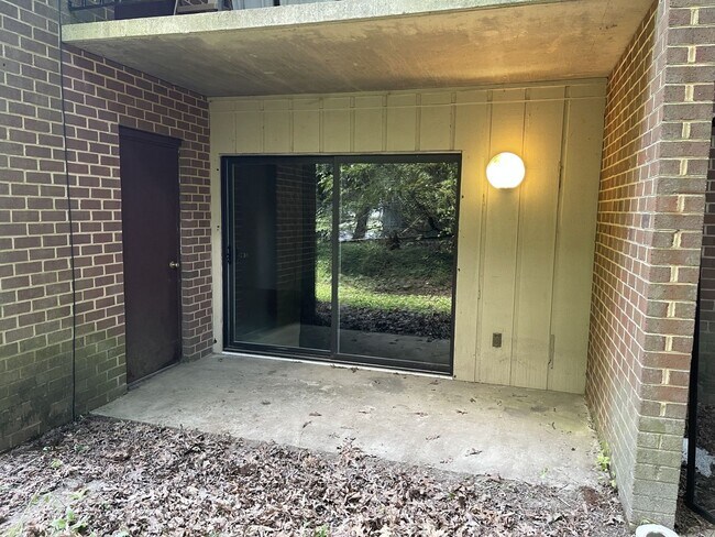 Building Photo - 4003 Governors Square