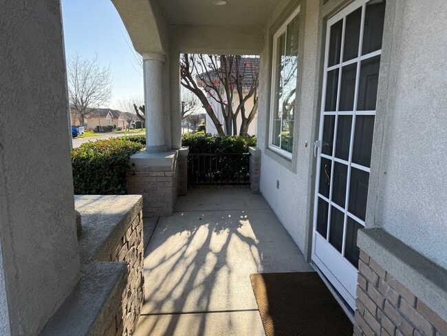 Building Photo - Summerset Living- with a Bonus Room