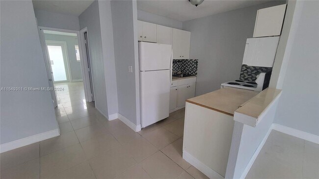 Building Photo - 730 NE 46th Ct