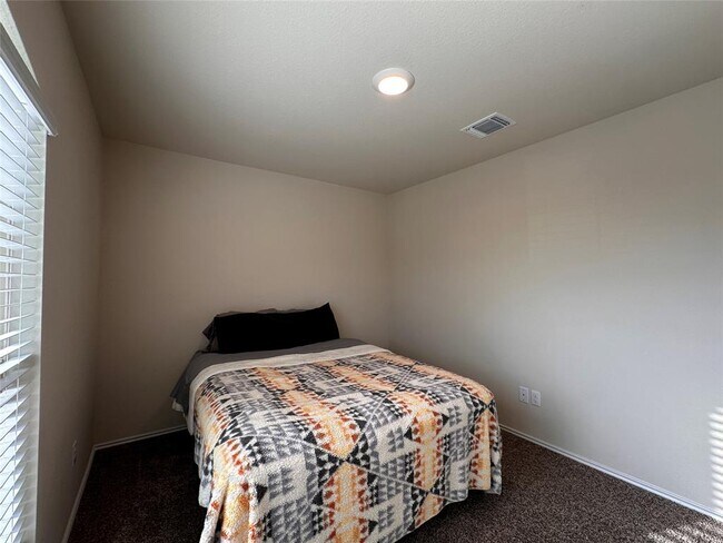 Building Photo - 216 Midas Ln