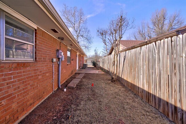 Building Photo - 629 Parkhurst Terrace