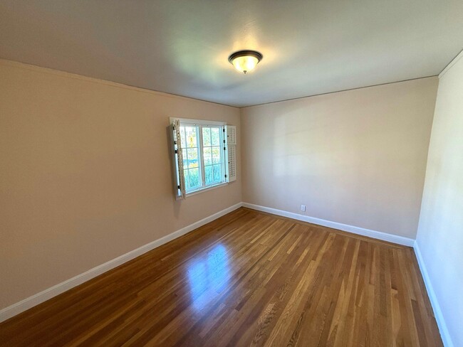 Building Photo - UPDATED BRIGHT 2000sf 4BR/2BA Monterey Hei...