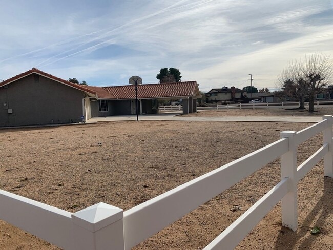 Building Photo - Beautiful Desert Knolls Home