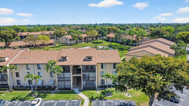 Building Photo - 812 Sky Pine Way