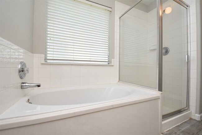 Building Photo - 21603 Falvel Lake Dr
