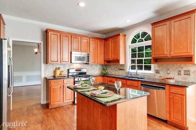 Building Photo - 5 br, 3 bath House - 5005 Brent Knoll Ln