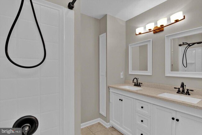 Building Photo - 751 Chanticleer