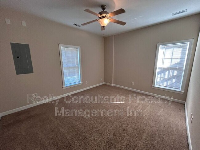 Building Photo - 4540 Pebble Lake Dr