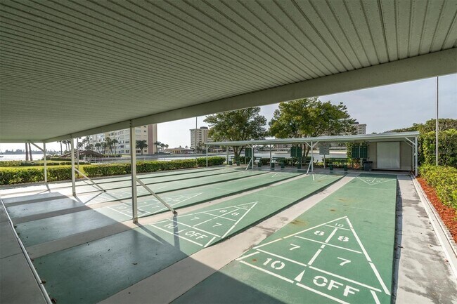 Building Photo - 4550 Cove Cir