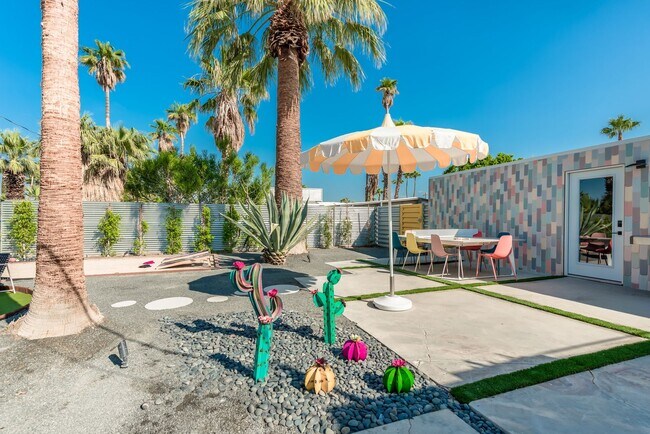 Building Photo - Retro Chic Oasis Saltwater Pool, Spa & Mnt...