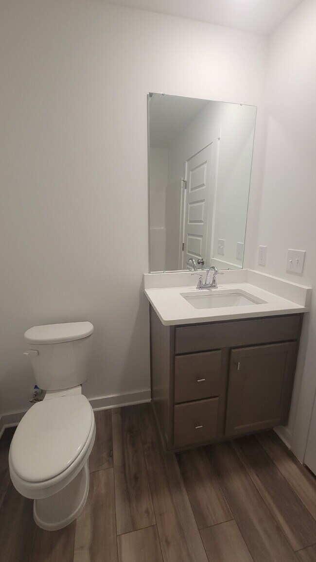 Building Photo - "Charming 3-Bed Townhouse Retreat with Granite Elegance in Prime Huntsville Location!"