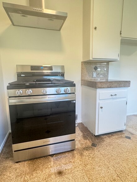 New Samsung stainless range/convection oven w/chef's hood above - 8616 McConnell Ave