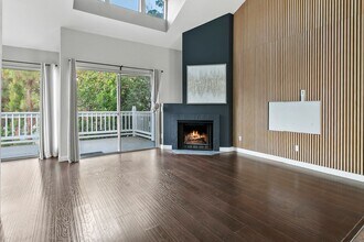 Building Photo - TWO BEDROOM HOA CONDO WITH TWO GARAGES