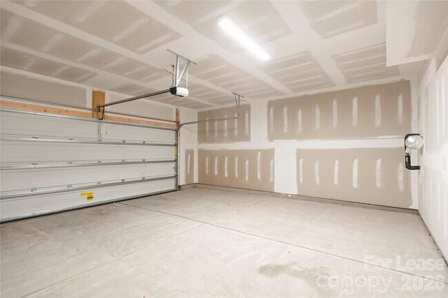 Building Photo - 7113 Brookview Ln