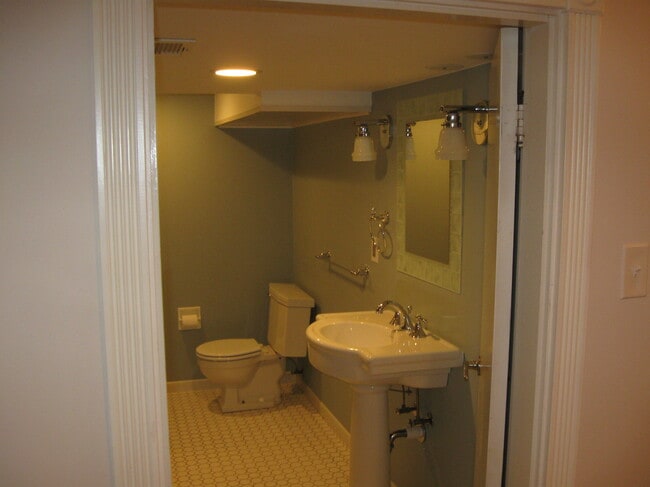 Building Photo - 9254 Sappington Rd
