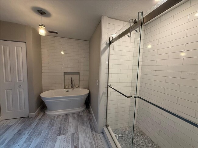 Building Photo - 13717 Lazy Oak Dr