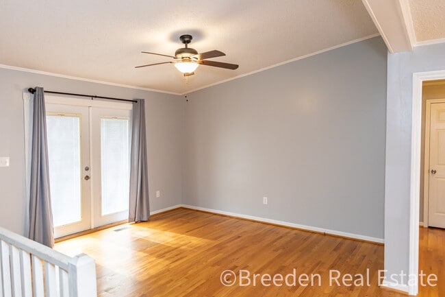 Building Photo - 160 Crump St