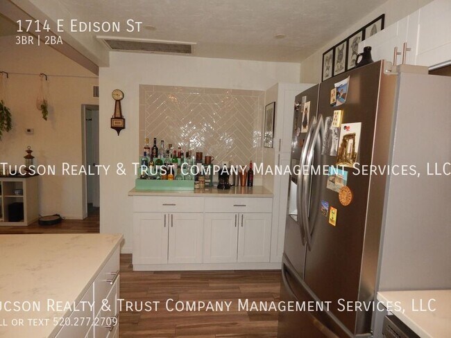 Building Photo - 1714 E Edison St