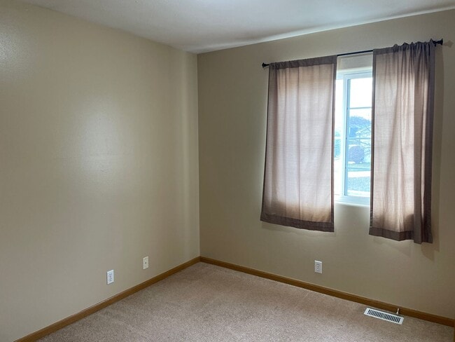 Building Photo - Beautiful Home in Bellevue for Rent!!!