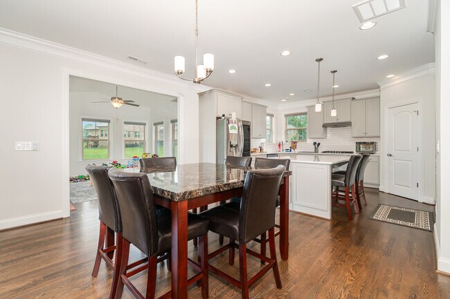 Building Photo - 6006 Tanoak Ct