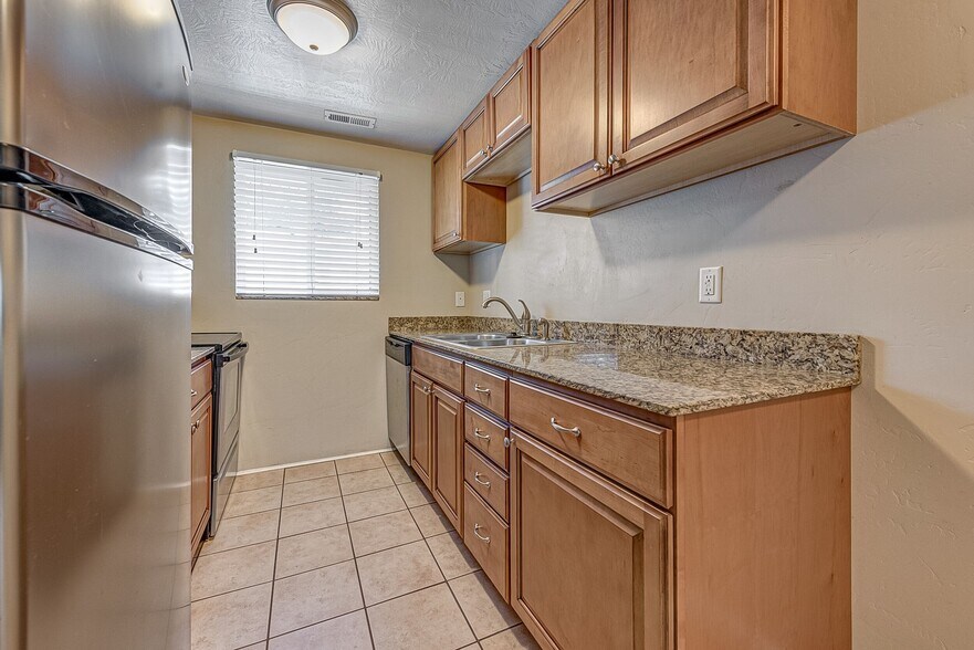 Building Photo - 455 N 400 W