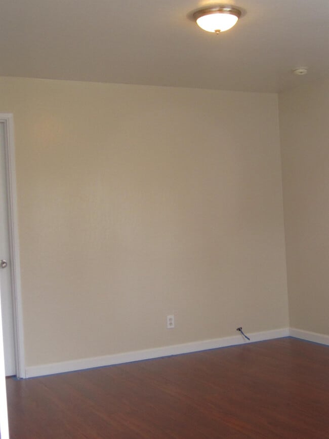 Building Photo - 825 Camden Ave