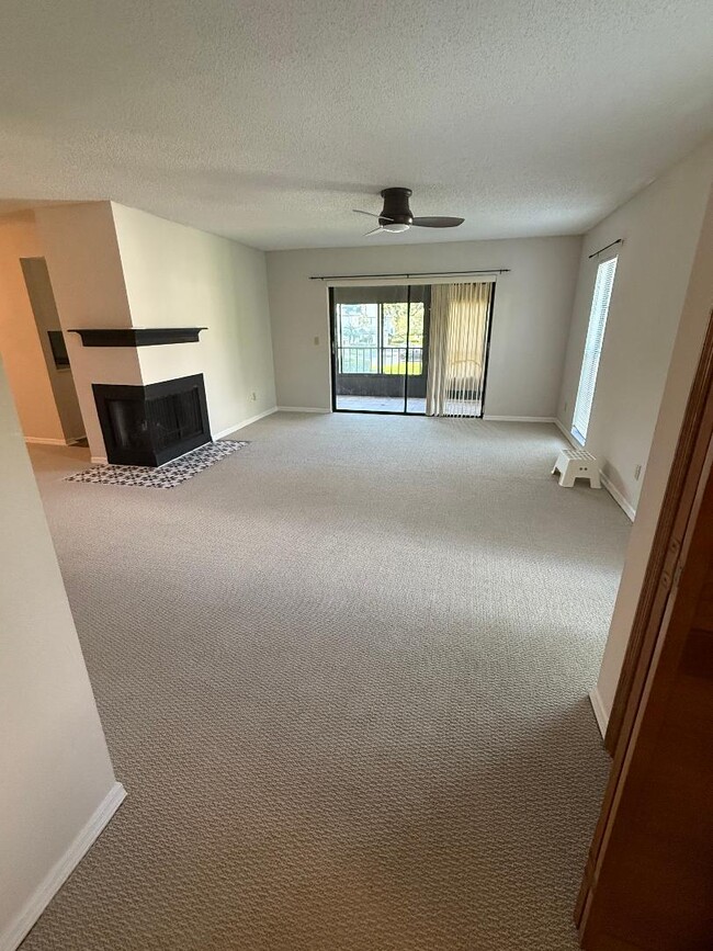 Building Photo - 13048 Village Chase Cir