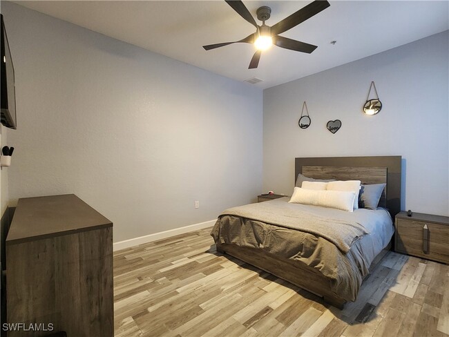 Building Photo - 9270 Belleza Way