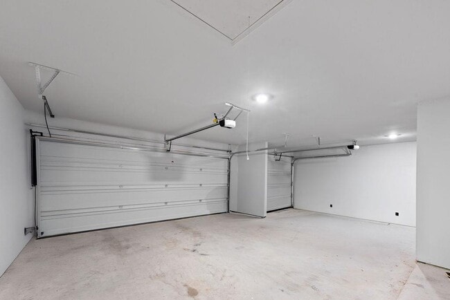 Building Photo - 213 Gauge Rd