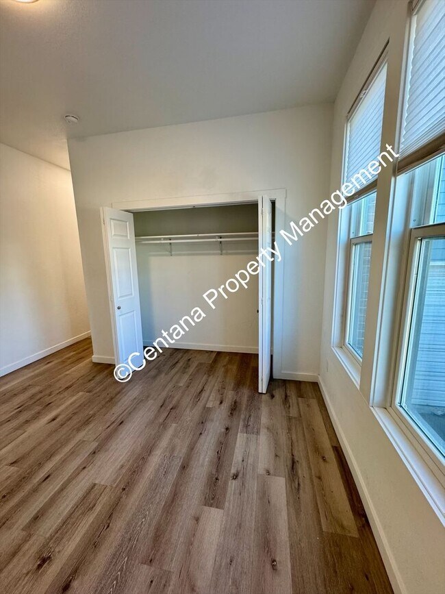 Building Photo - 722 S Montana St